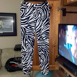 Chico’s size 1 zebra print skimmer pant